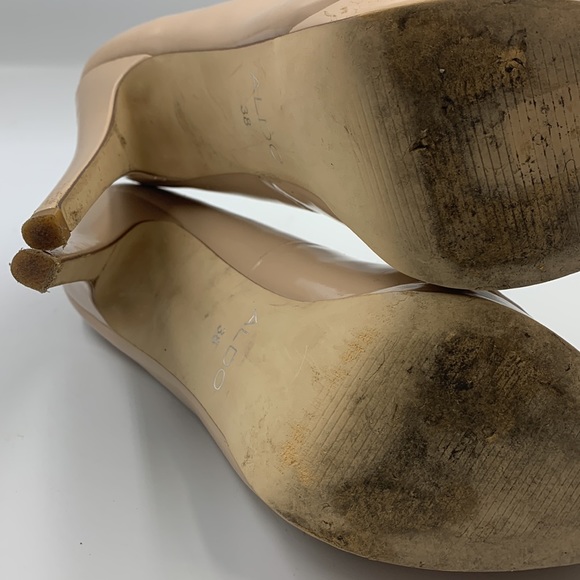 Nude high heel pumps. - Picture 4 of 5